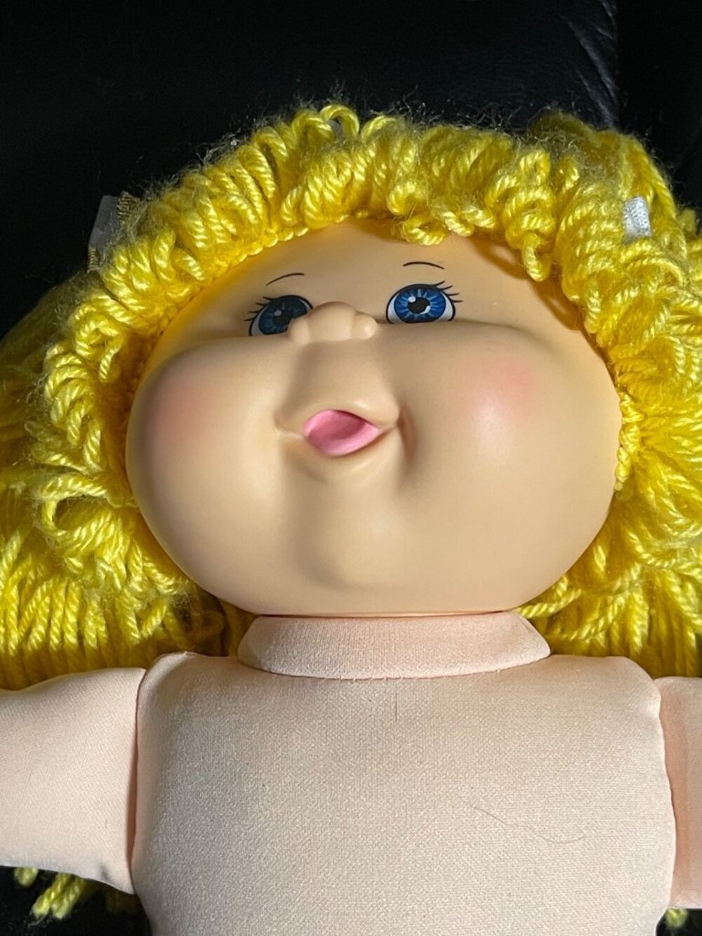 Cabbage Patch Kids Yellow Yarn Hair Doll In Pink & Gold Polka Dot Dress 2015 - Picture 3 of 16